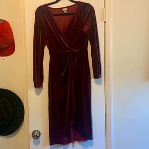 wine colored velvet dress | holiday dress